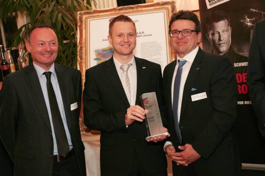 Unger Steel Team bei Preisverleihung des Bautechpreis 2017
