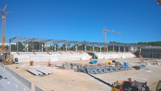 Stahlbau für Tribüne und Leuchtenanlage FC Bayern München